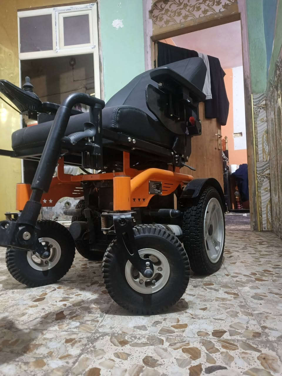 عربانه لل بيع جديده بدون تياستخدام 
مكانه النجف الاشرف 
لل تواصل عله هاذا الرقم 
***********
السعر 300الف وبيها مجال
