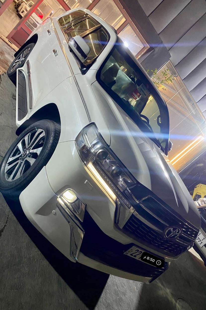 السلام عليكم لاندكروز(2016)جيهان رقم أربيل الجديد تحويل او وكالة محدث دعاميات وشباك 21 السيارة حلوه مال جناي 
وجاهزه مكفولة من (الصبغ والتبديل كير محرك كله مكفول)
ماشيه 85 الف جلد تشغيل عن بعد مري شفط V6
مكان السيارة بغداد
***********
السعربـ44,500$
