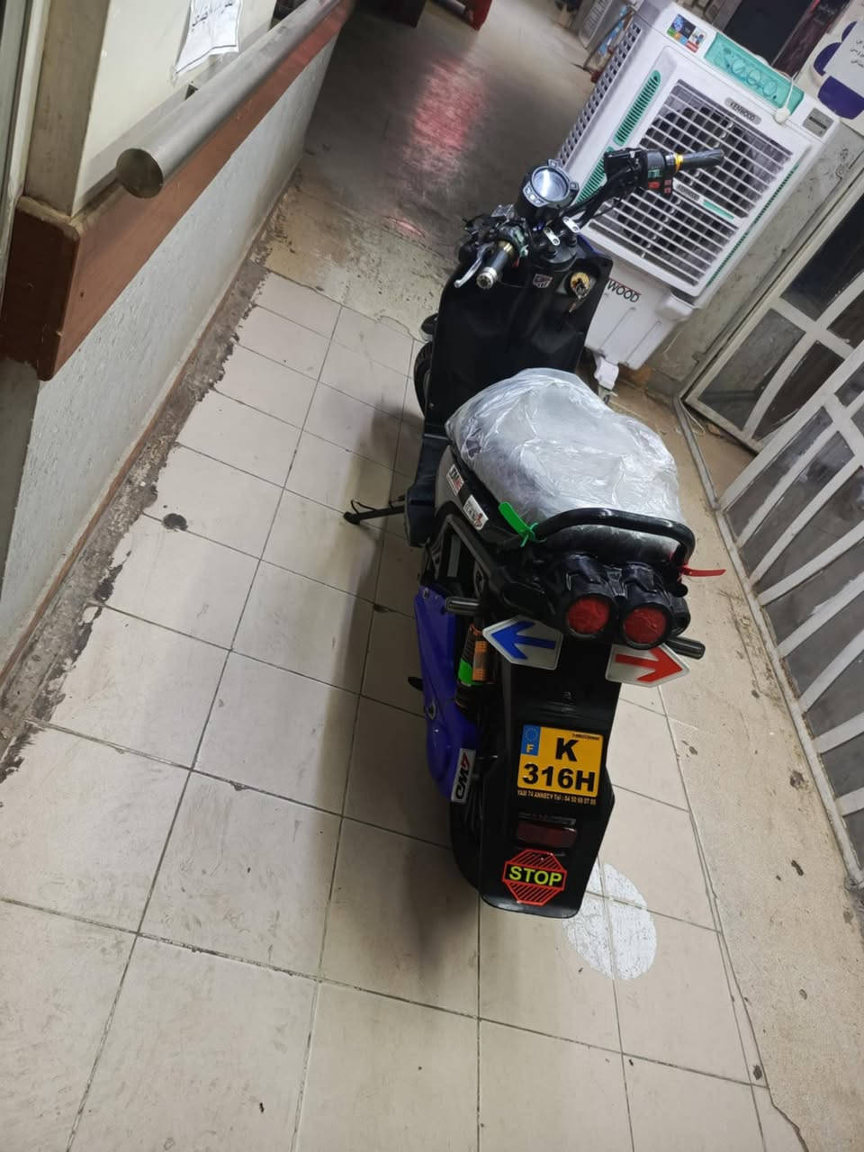 السلام عليكم سكنس جبلي شحن
 6 بطاريات 
ملف 2000 
تقطع مسافة 50 كيلو للشحنة
 سرعة 60-70 
بيها بعض النقوصات الخارجية كماليات
 السعر 450 الف 
 بغداد ***********
