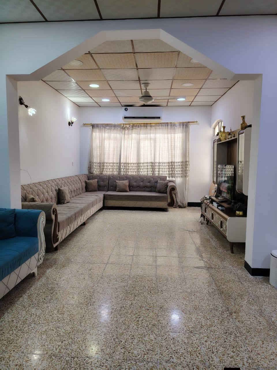 بيت 100 للبيع واجهة 7.5 
حي الزهراء (المدخل الثاني ) 
طابق واحد:- 
استقبال 
هول 
مطبخ 
مشتملات 
غرفتين

مكتب دار العز للعقار قرب المدخل الاول حي الزهراء 
للتواصل على الرقم التالي 
***********
***********
واتساب  
***********
