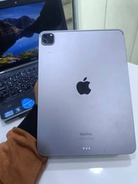 ايباد برو M2 • ١٢٨ • بطارية ٩٢