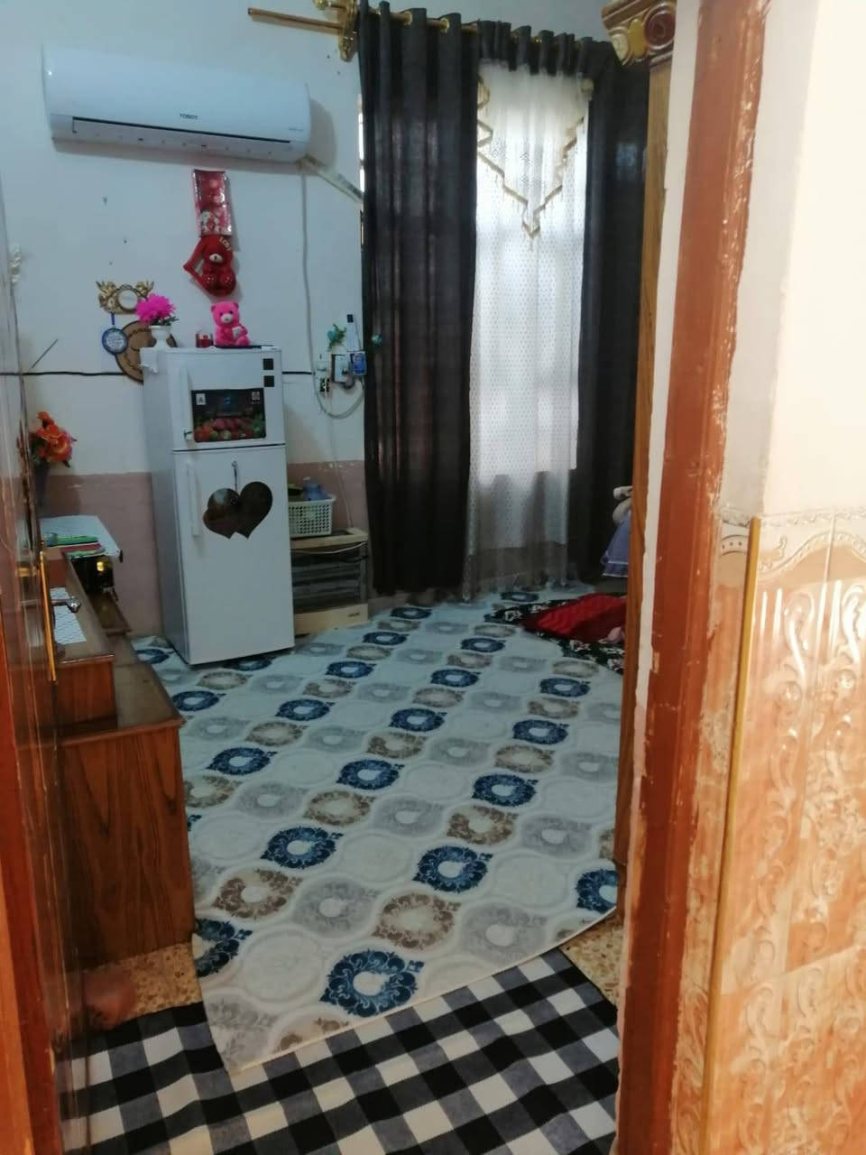 السلام عليكم ورحمة الله وبركاته بيت للبيع ٢٠٠ متر ركن طابو زراعي بلطبكه يتكون ٢ غرف وبراني وصاله ومطبخ وساحه وصحيات
***********
