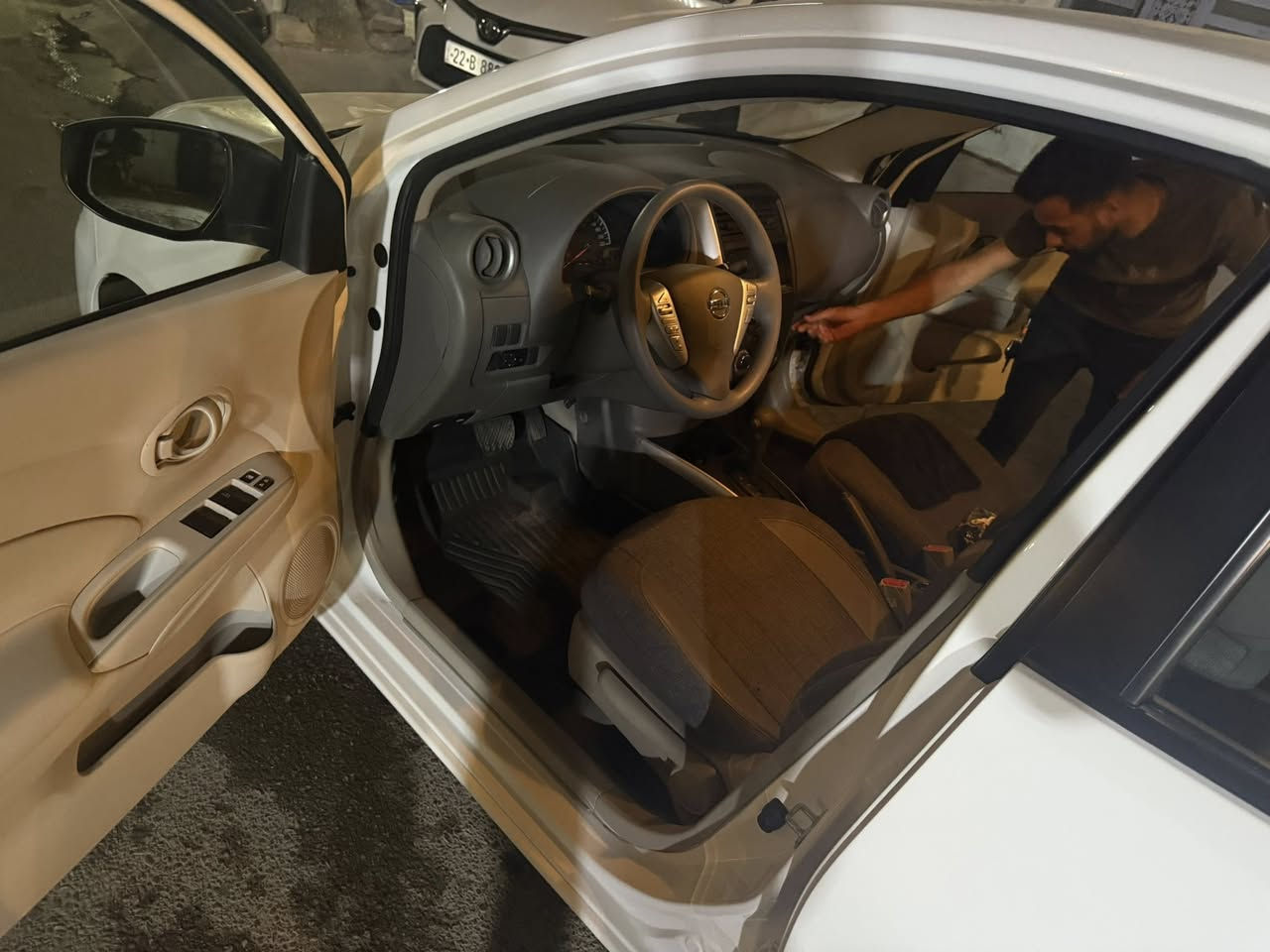 سلام عليكم للبيع نيسان سني ٢٠٢٤مكفوله بغداد بسمي ماشيه ٢١  اربعه جام دكم سعر ١٢٨
مكاني كراده 
***********
