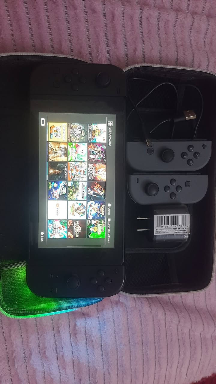 السلام عليكم متوفر جهاز NINTENDO SWITCH 
نضامين اولاين و اوفلاين تكدر موجود فورت نايت و يوتيوب ومن أبرز العاب 
CRASH4 
CUPHEAP
DARK SOULS 
وياه كامل ملحقات الحهاز ويا 4 يديات
سعره 250 الف عنوان بغداد وبيه مجال للطيبين وللتواصل ***********
