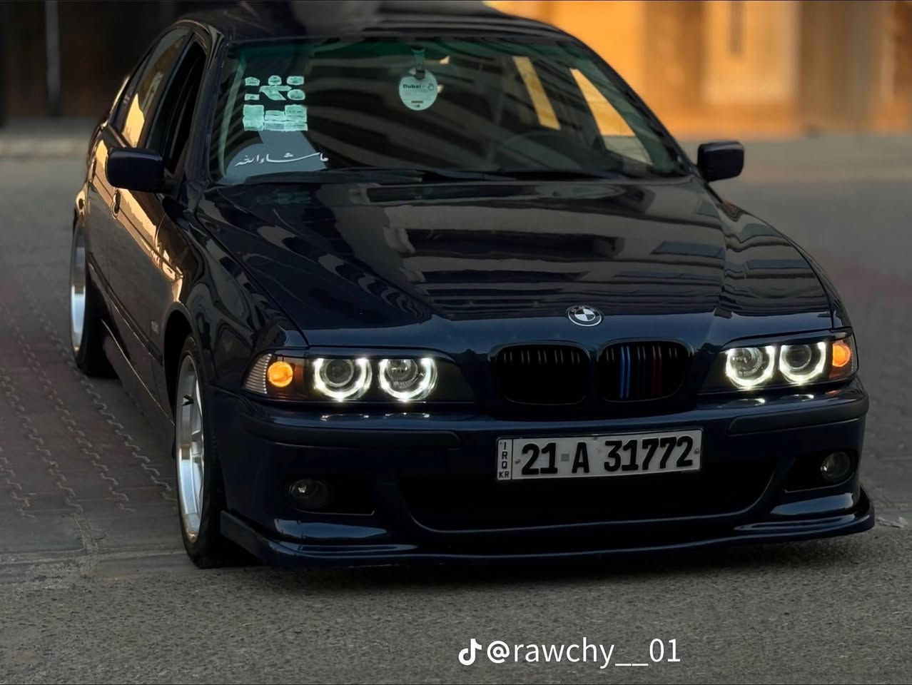 بي ام 2000
528بلاد بس عليه 530برمجه 
كلين تايتل بدون ضربه بدون معجون 
كلش كلش نضيف 
تبريد تتفيه كهربائي كلها شغال بشرط 
كير محرك لا صرف لا بخار 
من دعاميه للدعاميه ربع مصروف مابي 
شاشه ايبات سماعات كلها دمام مضبوط درجه اوله 
رقم سنويه جديد بسمي 
رقم صاحب سياره ***********
