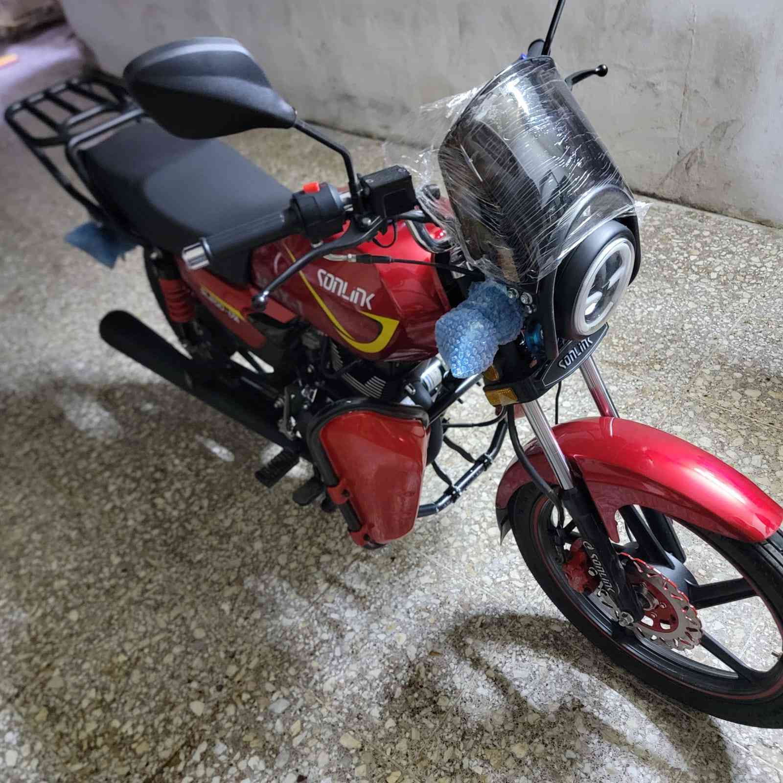 سلام عليكم 
سونك ماكس 1
محرك 200
مكفولة كفاله عامه من تاير للتاير 
صارلة ٢٥ نازلة 
نزلته ب 1100
دراجه بجيس بعده 
لتخابرني شبيه مابيه كلشي مابيه علة وضع شركه 
سعره 850قفل قفل قفل 
بغداد زعفرانيه 
***********
