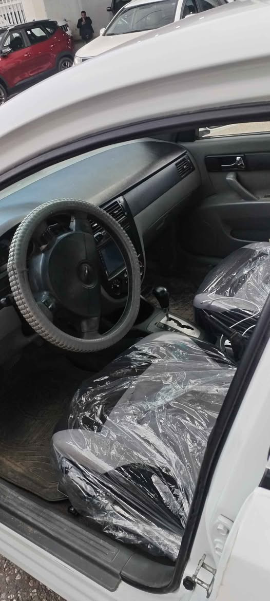 اوبترا للبیع . 2010 . ثلاث قطع بدون دواخل .. سنوی و ڕقم جدید و بیها بطاقە بنزین . کیرو محرک بشرط
*********** Singapore
