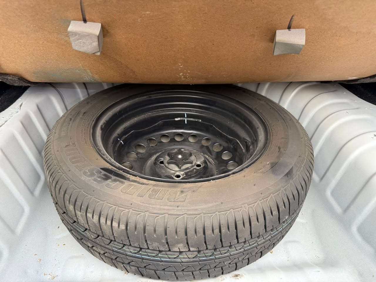 السلام عليكم عندي نيسان سني موديل 2024 
مكفوله كفاله عامه من الضربه والصبغ والتبديل والفتح والبارد وشرط السونار 
رقم اربيل تحويل او وكاله ضمان 3 سنوات 
او 100 الف KMسياره جديده وزيرووو ماشيه 7000KM حقيقي وشرط سبير منازل عده ما مفتوحه وفول مواصفات 
شاشه 
كامره 
4جام كهرباء 
سنتر لوك 
تحكم ستيرن 
اشاير بل مري 
يدات نيكل
صندوك كهرباء
داخل بيجي
كشافات ضباب 
مري جانبيه تحكم كربائي
سبايدر خلفي 
وقطعتين تبريد 
مكاني بغداد هزه جديده وسنويه جديده ورقم دولي /  السعر 127 وبيه مجال كلش بسيط رقمي ***********
