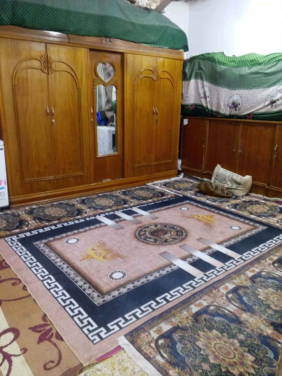 السلام عليكم بيت طابق الأول غرفه وصاله وستقبال ومطبخ وطابق ثاني نص بي بس غرفه وصاله شلون مغزن العنوان علوه فحل شارع مغزن موز يم فلل تواصل علئ الرقم ***********
