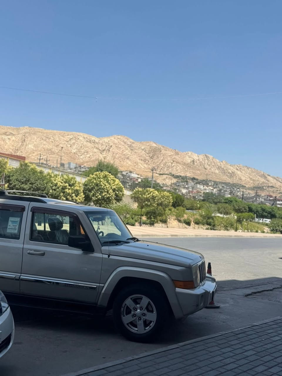 جيب كومندر فول مواصفات 2007  بأسمي سته سلندر محرك 3700 سياره جديده وجاهزه مكينه كير تبريد تخم تاير سعر 112 وبيهه مجال للشراي بيع او مراوس 
مكاني بصره ابو الخصيب
***********
