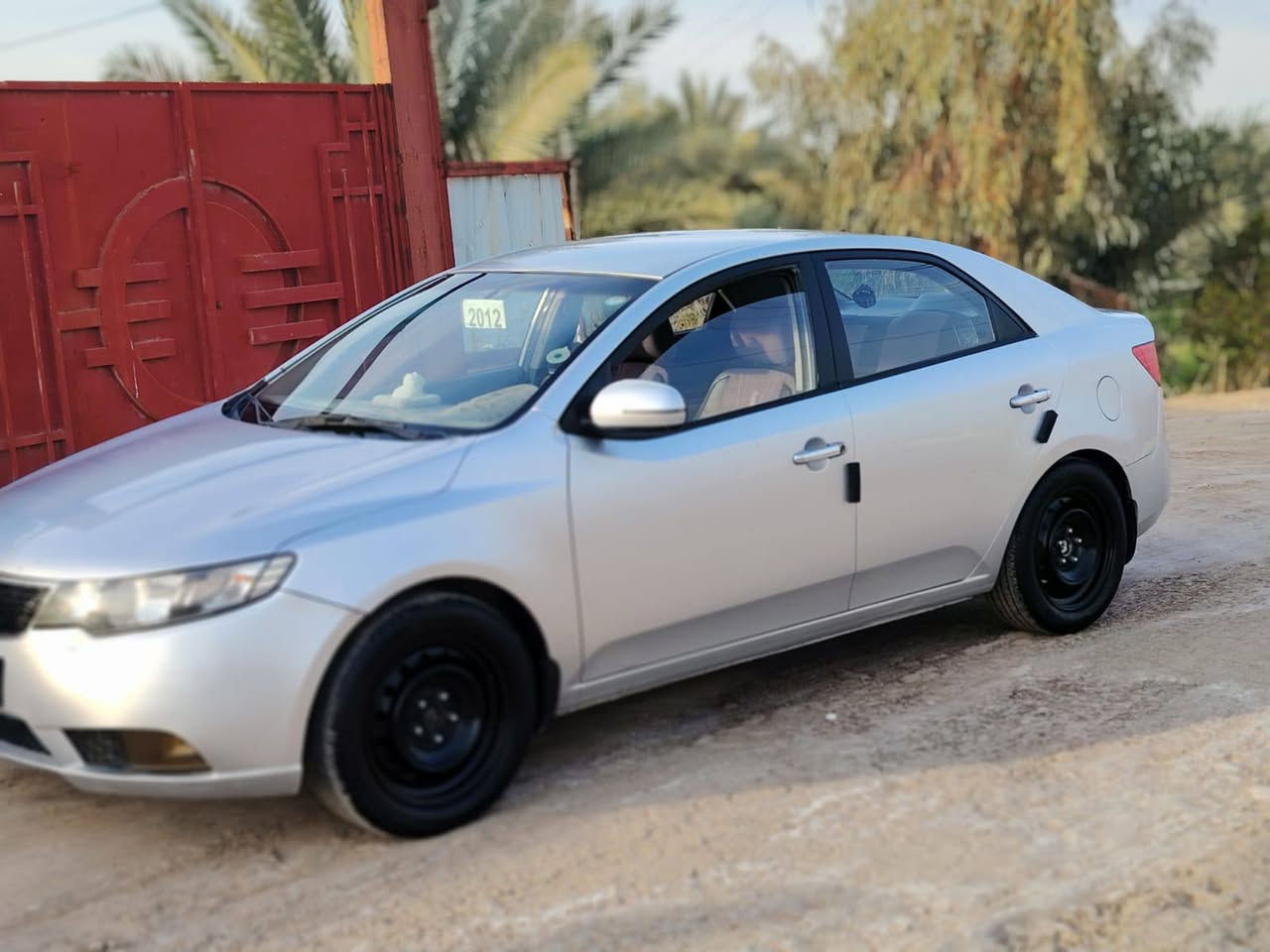 السلام عليكم سيارتو موديل 2012كفاله عامه فقط بوارد بسيطه  رقم بغداد الجديد سياره بأسمي تحويل ثاني يوم السياره جاهزه مناقصهه شي كير مكينه مكفولات تبريد شغال السياره خير من الله تخم تاير جديد العنوان بغداد قرب جسر المثنى السعر 107وبي مجال بسيط للشراي 
هـ:***********
