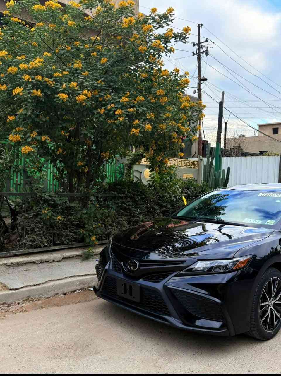 كامري موديل 2024 ES فول فتحه اسلايت وارد مترقمه بغداد
***********
حادث جزء من الحاملغ وحزه من الباب
