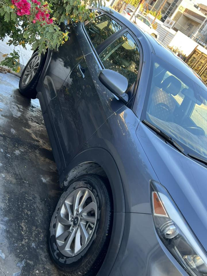 السلام عليكم
توسان ٢٠١٨ وارد امريكي حادثهة جاملغ خلفي وبوب خلفية مصلحة ومصبوغة 
ماشية ٨٨ الف ميل السيارة مابيهة نقص كاملة وسنوية جديدة 
السعر المطلوب ١٥٥
للتواصل ***********
