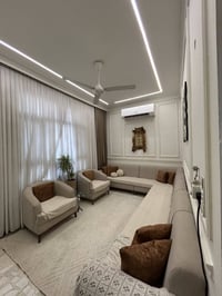 بيت للبيع  البلديات الضباط  مساحة ٨١ متر  يحتوي ع ٣ غرف نوم طابق ثاني ...