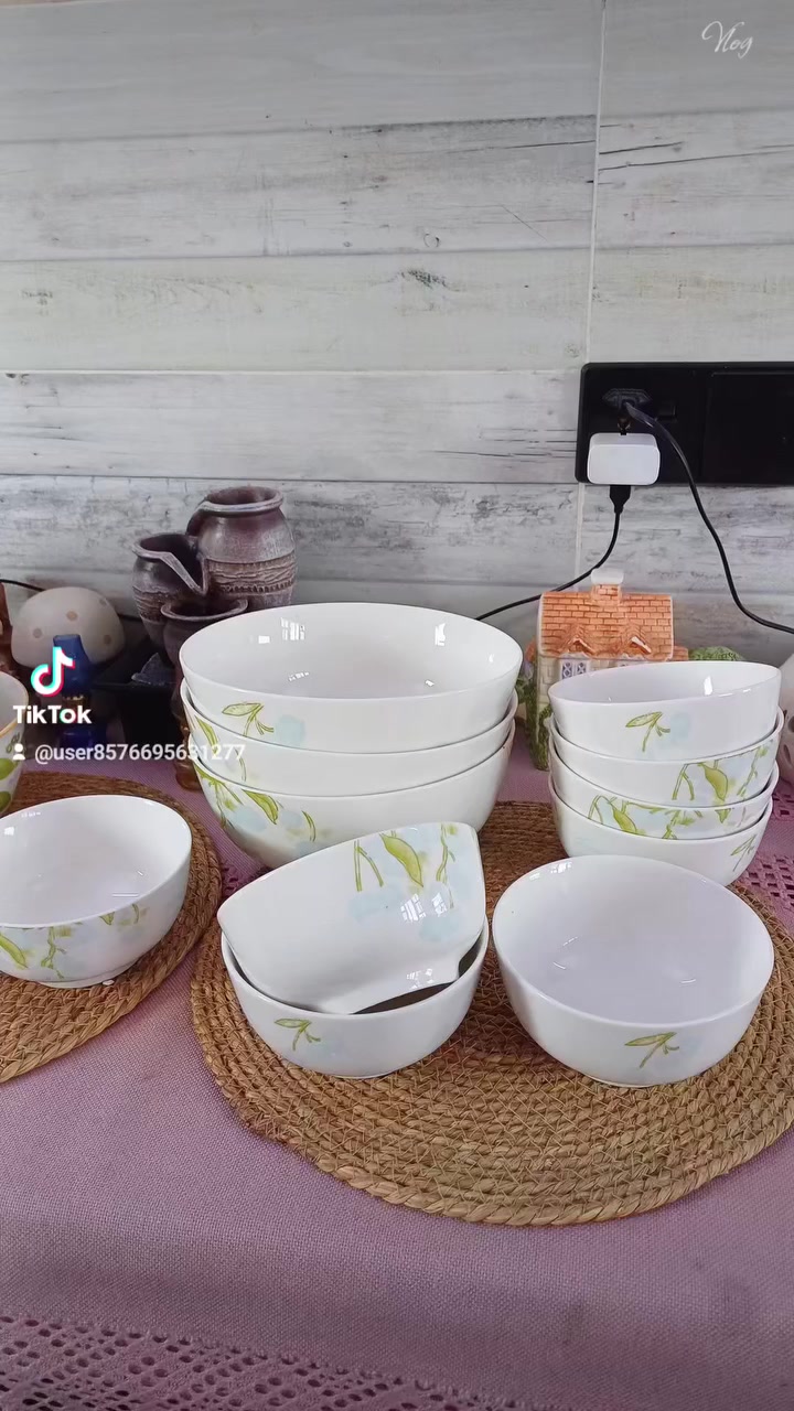 شكلها يقول حطوا فيني شي لذيذ بسرعة!
سفرة مرتبة = نفسية مرتاحة 😄✨"
مثارد بوهيمي عدد ٣ سعر القطعة ب٣٠٠٠
كاسات مرق وتشاريب عدد ٨ القطعة ب١٠٠٠ فقطط 
للحجز المراسلة على الخاص 
توصيل جميع محافظات العراق


**إذا كنت صاحب هذا الإعلان وتريد حذفه لأي سبب، رجاءا أرسل رسالة إلى الدعم الفني**