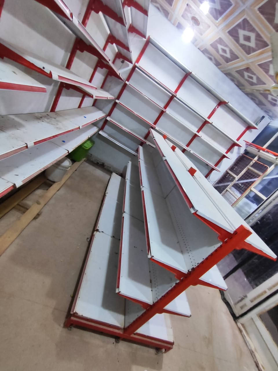 سلام عليكم رفوف جداريه 100 متر سفينة 10متر الاستفسار  ***********
