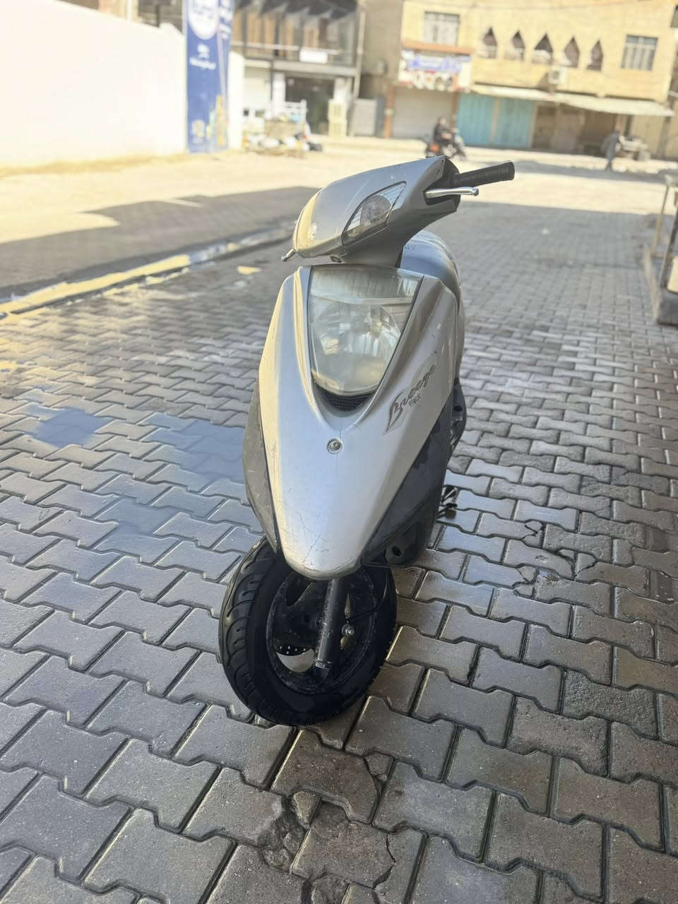 دراجة بريز للبيع نزلتها من الرمبة قبل أسبوعين  اخذتها برغي ما نقصها كلشي بلادي السعر 800 مكاني بغداد الحرية ***********
