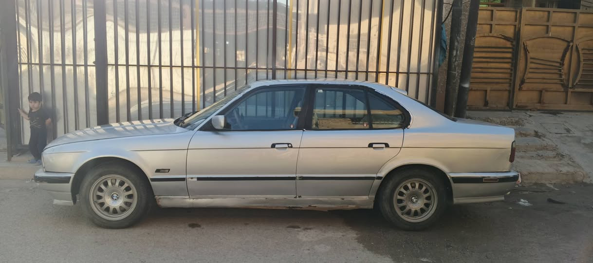 السلام عليكم بيئم للبيع1992 525مسكر رقم اربيل ب اسمي تحويل تخم تاير جديد حداديه جديده ادامه جديده بلكات نوزلات مجاول كله جديد لا تنقص لا تبخير ما نقصها اي شي دواخل ابيض جلد مكان بغداد حي البتول السعر 45 رقم الهاتف ***********
