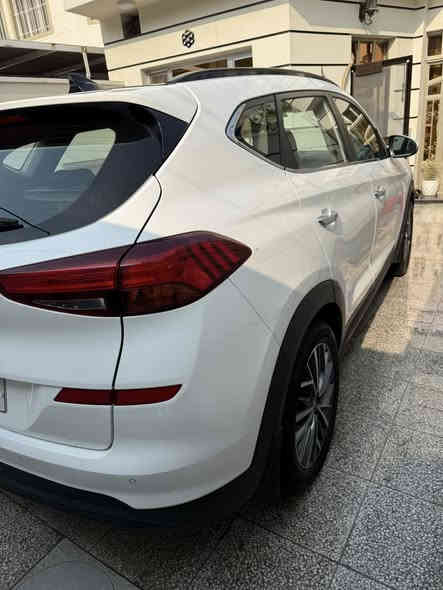 السلام عليكم 
للبيع توسان خليجي  مديل 2019 الكاصد فول مواصفات 1/1 
رقم بغداد الجديد 
مواصفات السياره 
بصمه تشغيل 
بصمه ابواب 
بانوراما 
كشن السايق كهرباء 
حساس امامي خلفي 
شاشه ابل كار بلي 
نفكيشن 
مودات القياده 
شاحن واير لس 
تحكمات ستيرن جهتين 
التحكم بارتفاع المصابيح الاماميه 
وبعد مواصفات التوسان المعروفه 
السياره ماشيه 87 الف حقيقي  ما بيها اي نقص عليها ادامه كامله 
السياره مكفول من الصبغ والبارد فقط بارد صغير على كد جف الايد في الباب خلف السائق من الاسفل 
سعر السياره 203 $ وبيها مجال بسيط حك الجيه 
مكان السياره بغداد الرصافه 
للاستفسار ***********
