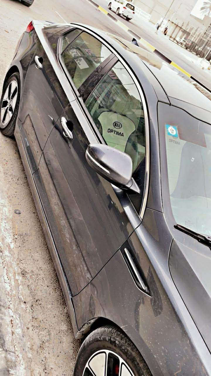 سلام عليكم سياره كيا اوبتما بسمي. تحويل مباشر رقم جديد نكليزي. سياره فول. موصفات 1/1 فول. فول. فول. فئه  XS بانرامه شفتات ستيرن شاشه ايباد سياره بيها نقوصات بسيطه جده رقمي. *********** بغداد, العراق
