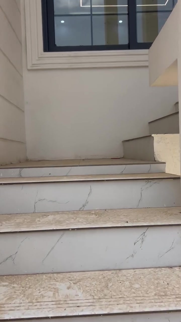 ((بسم الله الرحمن الرحيم ))

مشتملات طابقين 2 بناء صفر للبيع 

الموقع   :  واسطي مقابل جامع المؤمن 

المساحة لكل مشتمل :  162 م 

جنس العقار :   طابو صرف 

تفاصيل العقار 

طابق الارضي  : غرفة عدد 2 مطبخ هول مفتوح استقبال صحيات داخلي خارجي وكراج سيارة 
طابق الاول  :  غرفة عدد 2 استقبال مطبخ مفتوح على الهول وصحيات 

السعر *️⃣  يرجى مراسلة الصفحة او الاتصال على ارقام المكتب  
 ***********  ***********
