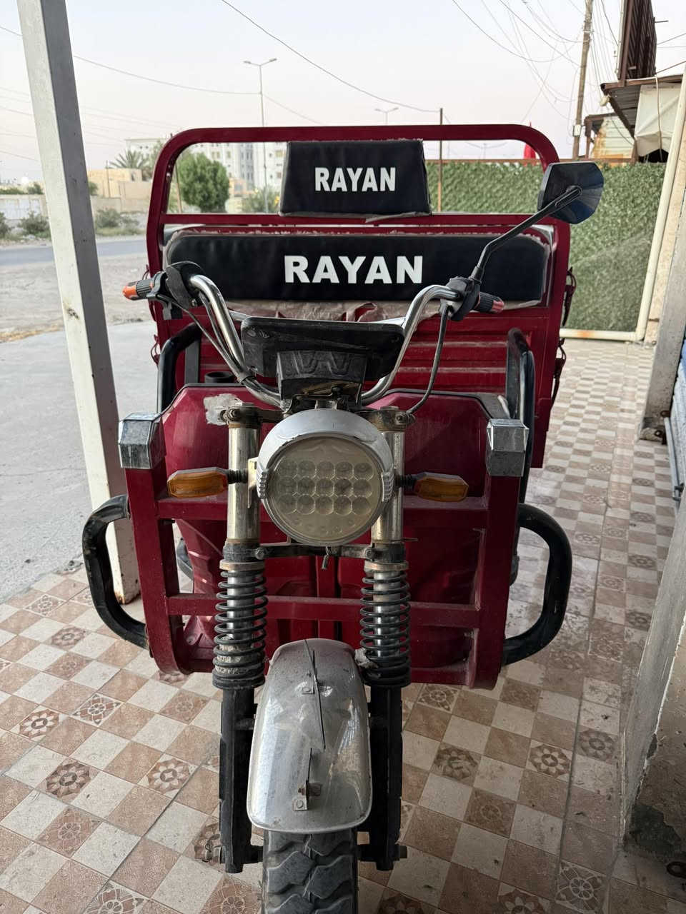 سلام عليكم للبيع ستوته شحن الريان موديل ٢٥ الحجم الكبير بطاريات كبار عدد ٦الستوته نضيفه واستعمال كشر تايرات بطاريات كله على البلاد مابيها اي خياس جديده بمعنى الكلمه السعر مليون و ٤٥٠ وبيها مجال للاستفسار خاص او على الرقم *********** مكاني بغداد سبع البور
