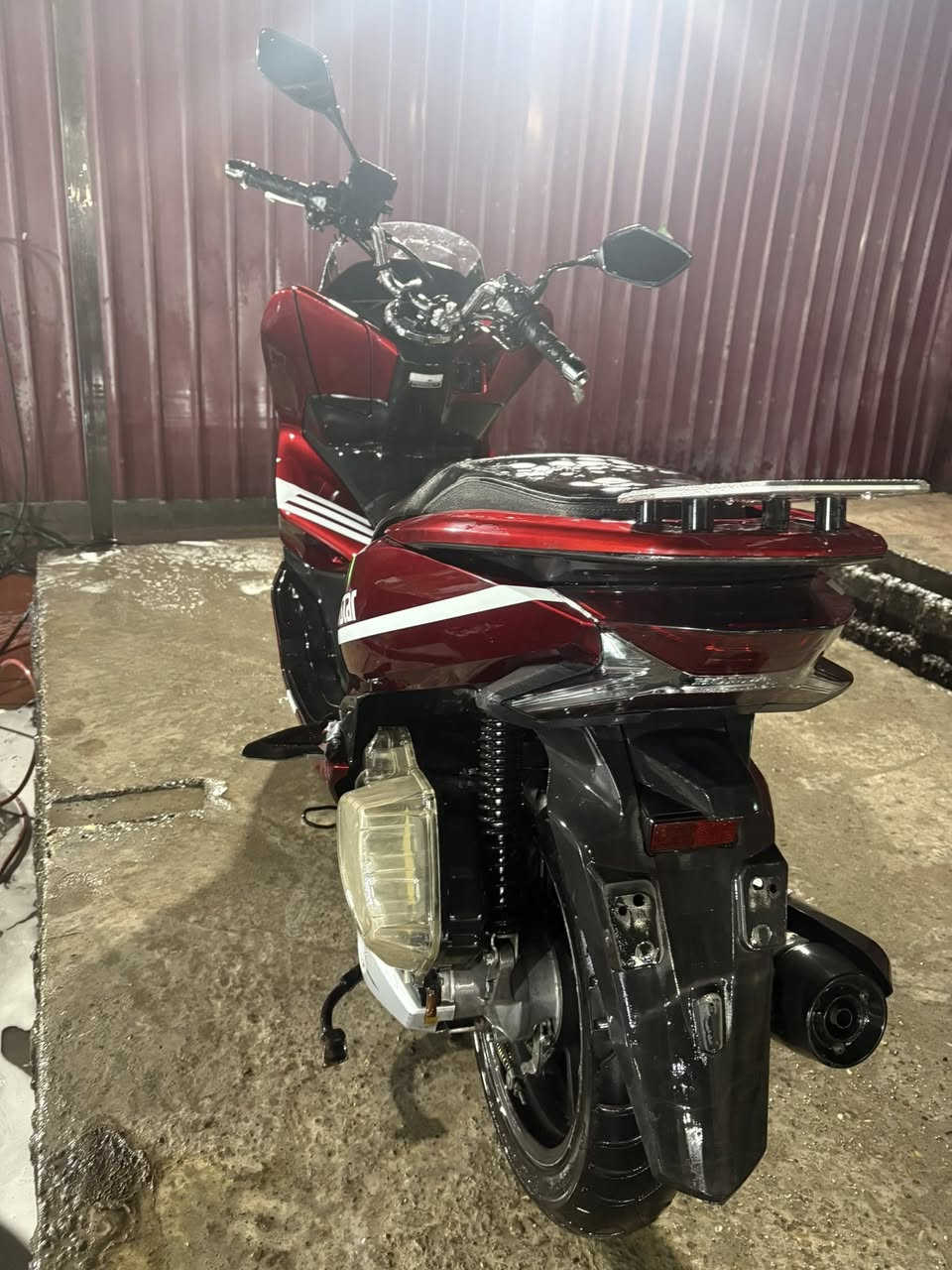 Pcx جيل ثالث وارد كوري
الدراجة جديدة الوشم جاي بيهة من كورية 
كفرات بيهن لمعة بلادية الدراجة جاية هيج لمعته كفرهة اصلي مكينه وكلجات مكفولة 
مكان الدراجة الحسينية قرب المرور 
الرقم ***********
