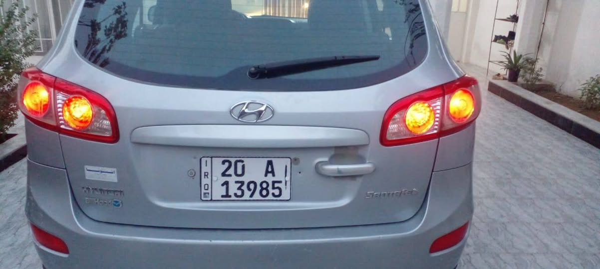 سنتافي موديل عشرة امريكي بيها ثلاث قطع صبغ جاملق وبنيد وباب السايق السعر 115 ورقة بيها مجال قليل مكينة الفين واربعمية المكينة بيها نفخ العنوان ديالى بعقوبة رقم الهاتف 
***********
