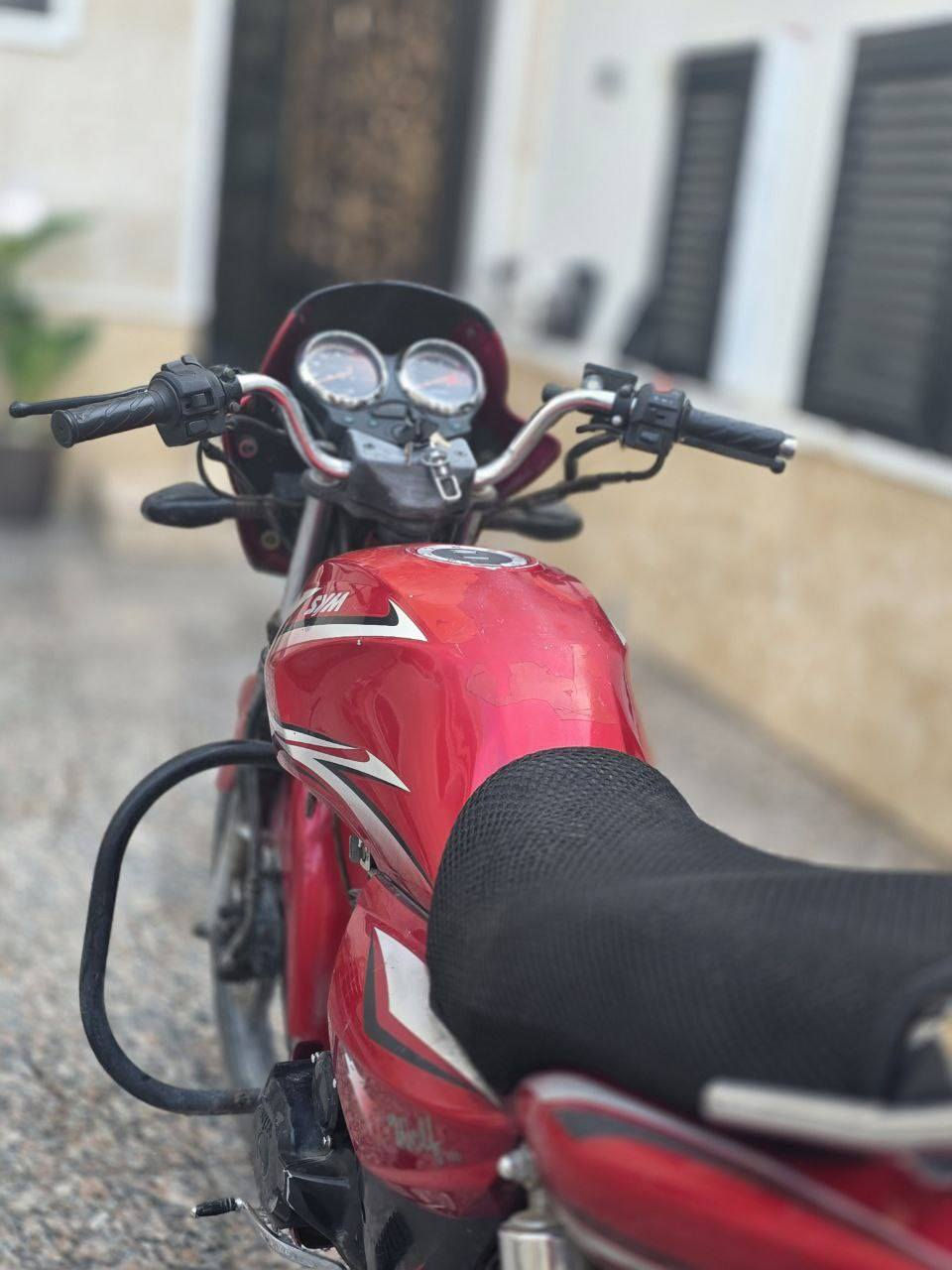 السلام عليكم 
للبيع سايم كير شغال صلف وهندر يحتاجلة بعض الترتيبات
السعر 600 
للإستفسار الاتصال على صاحبة***********
