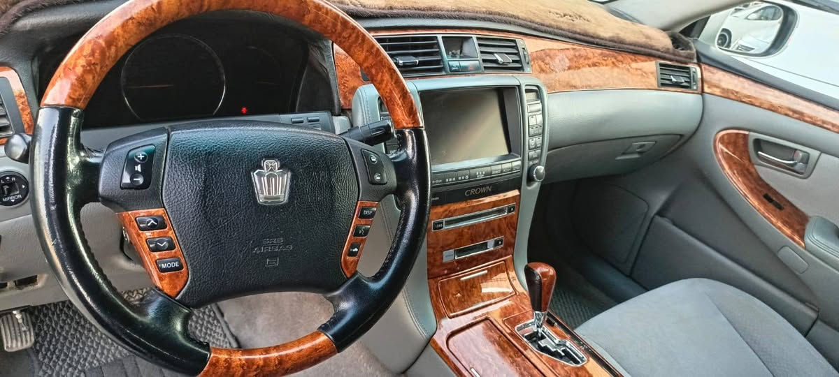 مديل 2004 جديده وجاهزه 

مكانهه نجف السياره فول مواصفات 

بصمه فتحه هواي بيهه بعد 

مكلف بالنشر  ***********
