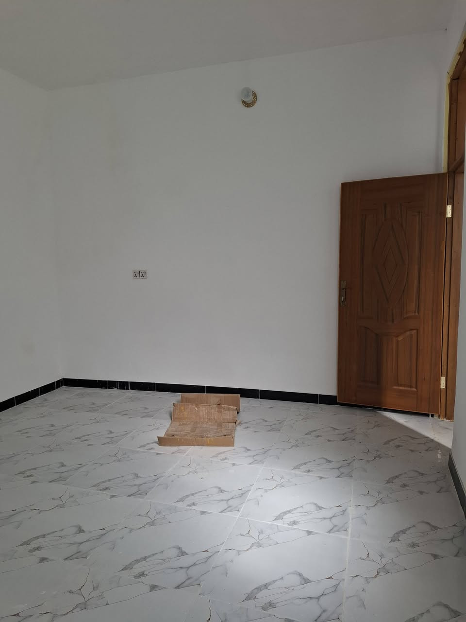 #١٥٠متر طابو صرف 
#موقع جيد  ابي غرق  جهة شارع المركز 
#السعر ١٠٥  غرفتين.نوم هول  مطبخ استقبال  صحيات خارجيه داخلي. كراج   بناء حديث 
للاستفسار اكثر واتساب #***********
