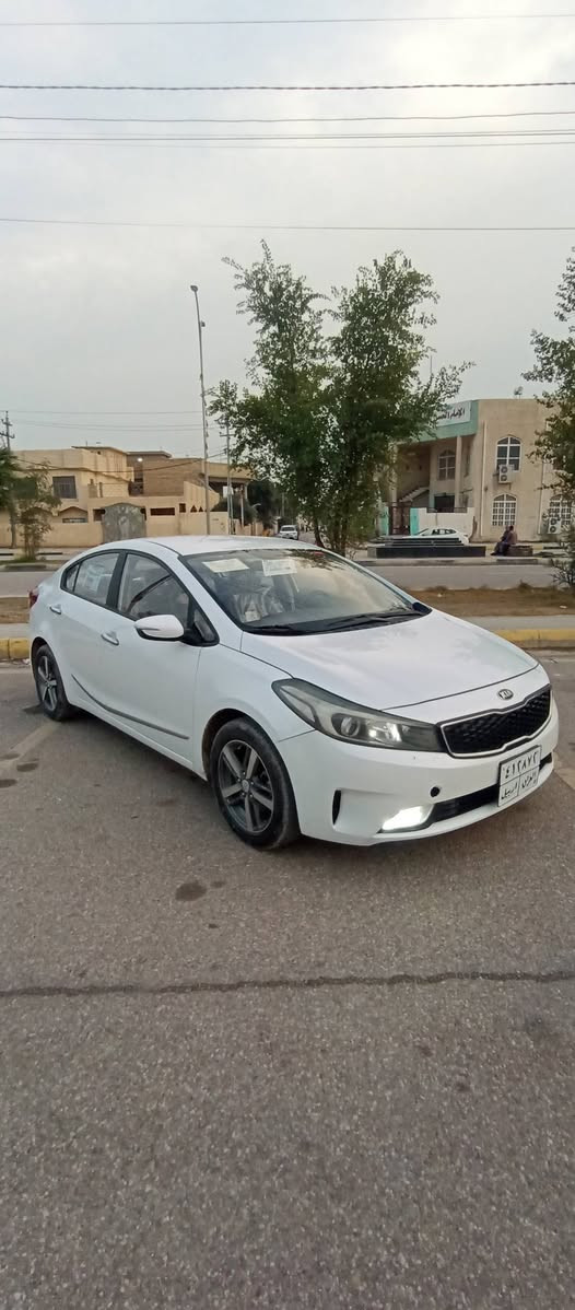 السلام عليكم سيراتو موديل 2017 خليجي بيه قطعه صبغ جاملغ بدون دواخل ولباقي كفاله عامه مكينه 1600 مواصفات شاشه كامره تحكم استيرن اشاير بل مرئي ويل كب اكروم  تبريد تادفئه  خير من الله  حداديه جديده سياره جاهزه السعر 122وبيه مجال مكاني واسط عزيزيه ***********
