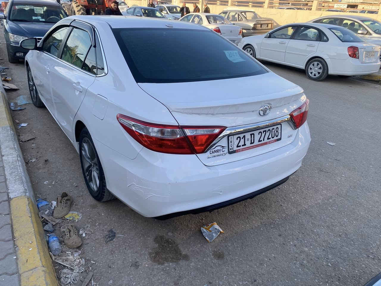 سلام عليكم 
سياره كامري 2017للبيع مواصفات se أبيض تلجي 
ماشي 83kmضررها بس بونيت مبدل بلادي 
الصونر موجود 
شرط تحويل سنويه رقم جديد 
السعر 180 بيه مجال 
***********
