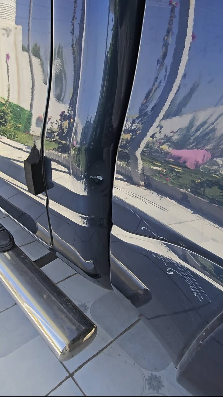 ​📣 للبيع: رام 1500 بيك هورن يتورك (RAM 1500 Big Horn) موديل 2022
المواصفات الأساسية:
• ​المحرك: HEMI eTORQUE 5.7L (قوة وعزم مع توفير ذكي للوقود).
• ​نظام الدفع: 4 \times 4 (دفع رباعي).
• ​الفئة: Big Horn / Crew Cab (باب طويل بدي قصير  - مساحة داخلية واسعة جداً).
• ​اللون: أزرق ملكي مميز.
​🔍 وضع السيارة الحالي (شفافية كاملة):
• ​الداخلية والميكانيك: السيارة بحالة ممتازة جداً (نظافة تامة من الداخل، محرك، كير، وصدر بحالة ممتازة جداً وضع شركه ).
• ​تقرير الحادث السابق : مرفق بالصور حادث أمريكي سابق (ضربة جاملغ خلفي أيمن ، بدون أي تأثير على الشاصي او  المحرك، أو الإيرباغات او الكير ). تم التصليح باحترافية عالية والسيارة جاهزة للفحص بالكامل.
• ​الرقم: لوحة أربيل (22 G).
• الرقم شاصي 1C6SRFFT5NN411754
مواصفات 
كامره خلفيه . مرايا جانبيه كهربائيه . المصابيح الاماميه ليد 
التشغيل عن بعد . كشاف ضباب . تحكم كتروني الثبات مثبت
 سرعه تكيفي . ضوء ترحيبي 
رقم تواصل اتصال او وتساب 
سعر : 290
ابو انس  : ***********
