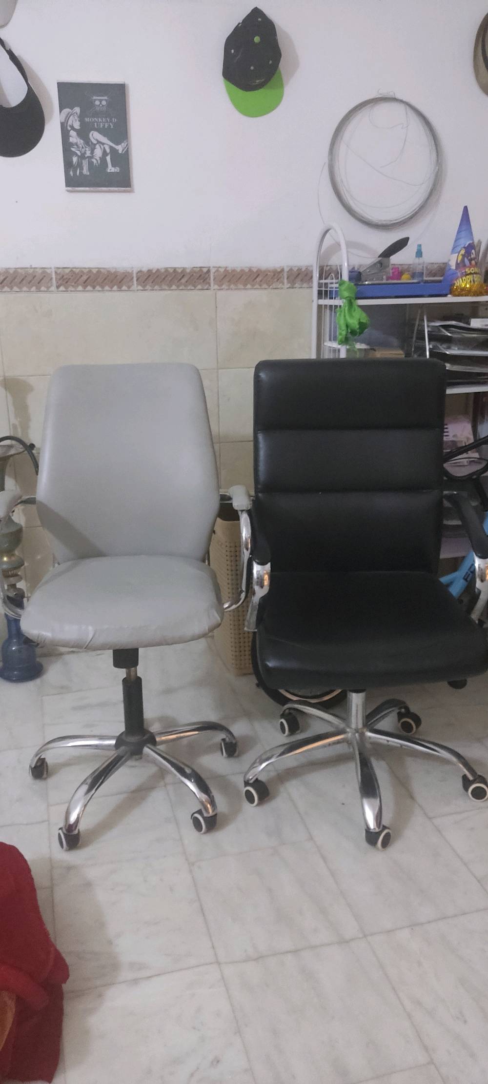 سعر الكرسي الواحد 25الف واذا اثنينهم بيهم مجال 