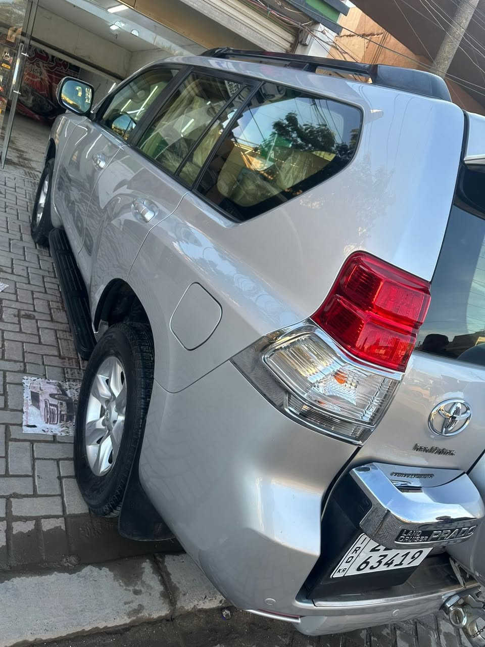 برادو للبيع TXR شركه جيهان السياره جديده محرك ٦سلندر بيه جامرلغ السايق مبدل ومصبوغ اثر شخص بدون حادث وتكحيل بجامرلغ الخلفي على كد شبر السياره مخدومه وبالعافيه عل ياخذه سعر ب٢٦٠بيه مجال مكاني الغزاليه *********** موديل ٢٠١٣
