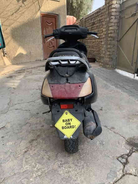 الدراجه كاطعه نار بسبب كتف الشحن
ابيع كوم حديد سعرهه ٣٠٠ وبيهه مجال 
للاستفسار واتساب 
***********
