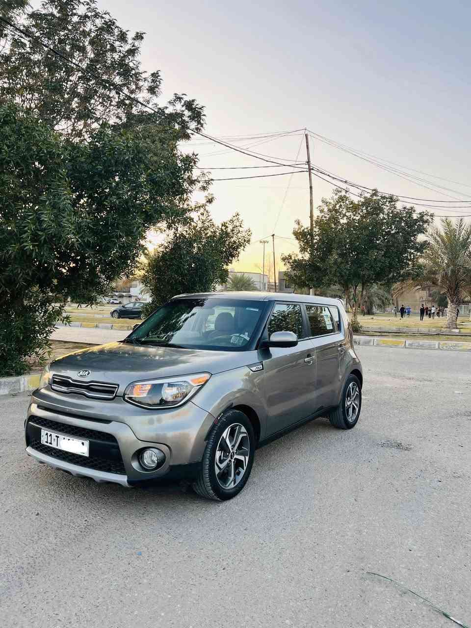 سلام عليكم كيا صول مديل 2019امريكي حادثه جاملغ وبنيد بدون داخل وباقي مكفول وسونار موجود. نص فول تحكم ستيرن ثلاث انضمه قياده داخل جلد مشمشي كامره شاشه جبيره كشافات ويلكب كروم  تبريد بيانو وبعد معروفه مواصفات باقيه مكينه2000مكينه وكير وتبريد وحداديه وتخم تاير كله مكفول رقم بغداد دولي بسمي سنويه جديده. وسياره مال جناي وجديده كلش ماشيه 70..السعر 129وبيه مجال قليل كلش مكان السياره كربلاء الاستفسار ***********
