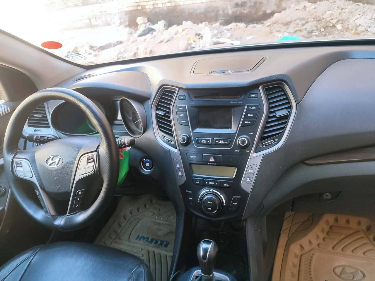 سنتافي 2016 امريكي فول مواصفات 
حادثها جاملغ وبنيد تقريب نص بنص الضربه
بيها عته بالكير ما معروف السبب محرك شرط بيه كازكيت شغل شركه وشرط الضمان سته 6 سلندر
السعر 160 وبيه مجال رقم بغداد نكليزي بأسمي
مكاني كربلاء 
الرقم 
***********
