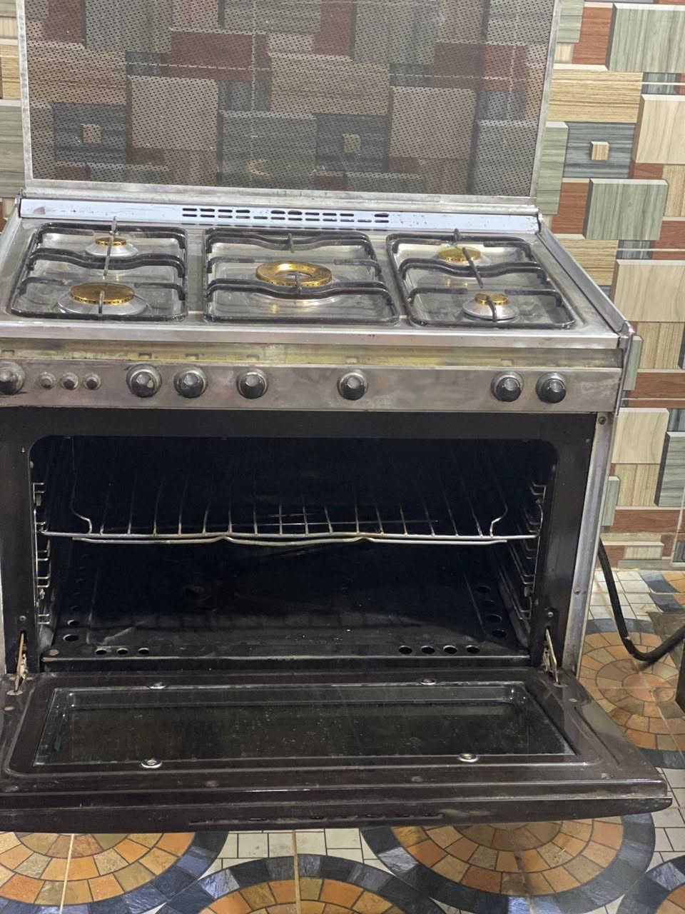 طباخ كريازي شغال نضيف 200استيل 200باب لأول ***********
