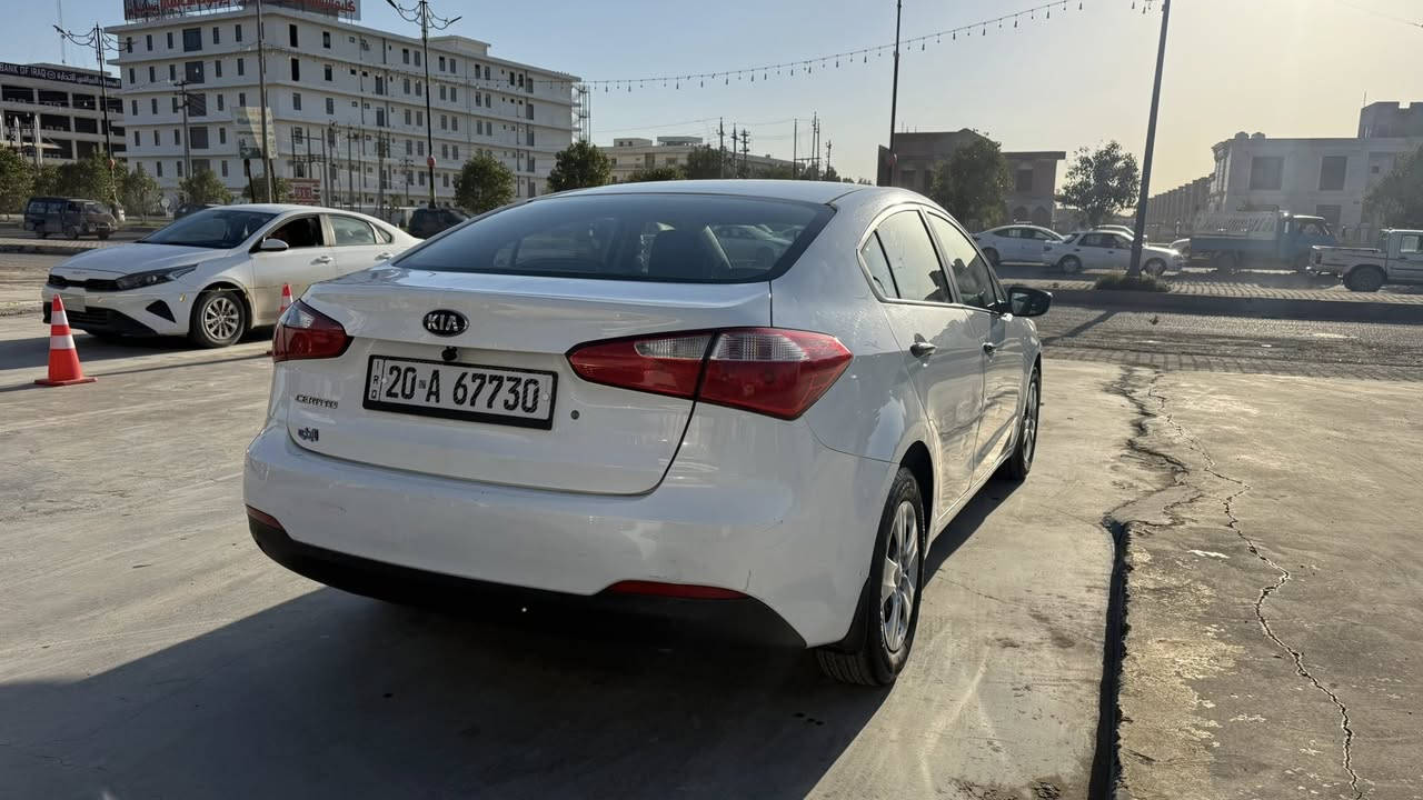 السلام عليكم 
سيراتو ٢٠١٤ خليجية 
محرك ١٦٠٠ مكفولة من الصبغ
السيارة مكفولة كير ومحرك وتبريد والسيارة كاملة من كلشي 
السعر ١٢٢$ 
للتواصل على الرقم *********** واتساب او ماسنجر
