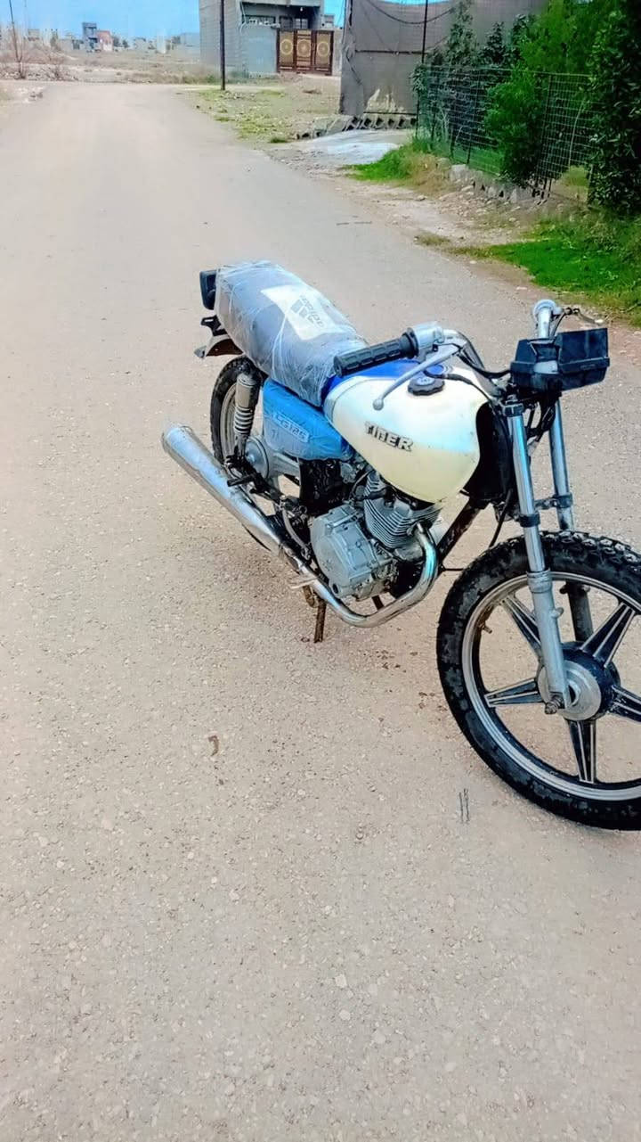 دراجه 5 كير موديل 20 اي نقص مابيه مكينه مجفته 250 وبيه مجال العنوان غالبيه  سيف سعد ***********
