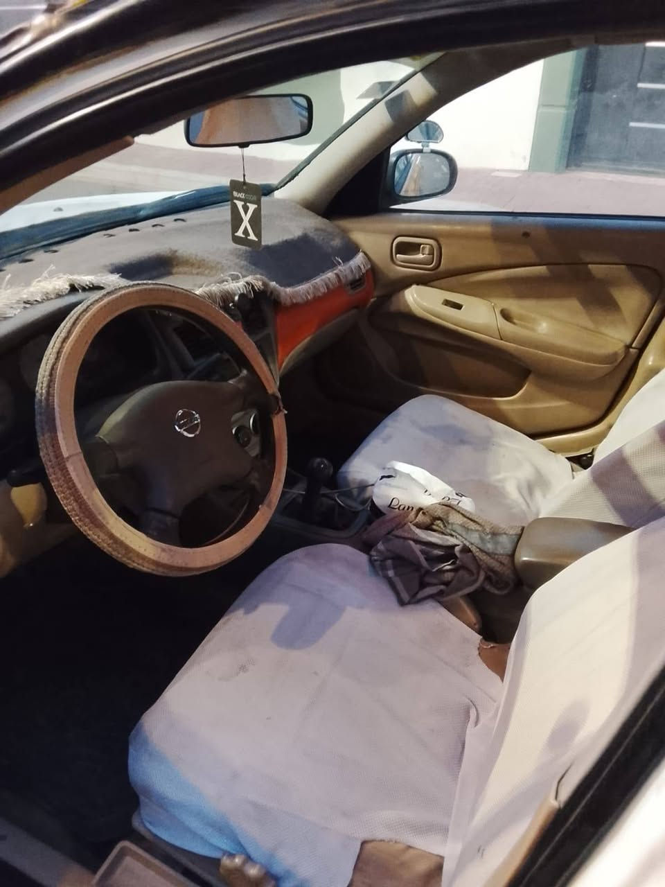 سلام عليكم
سيارة سني للبيع ضرر جاملغ اليسره 2010 
السعر 75 وبيها مجال بسيط  للأستفسار الاتصال على  ***********
