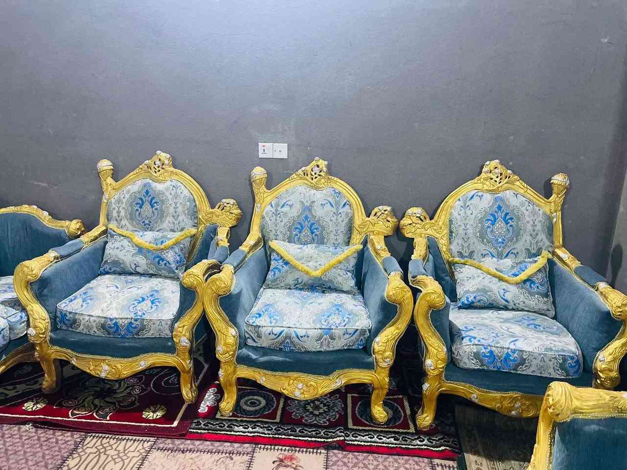 السلام عليكم عندي تخم مصري 10 مقاعد للبيع المكان قضاء الصويره الشراي يجي خاص لو على هاذه الرقم ***********
