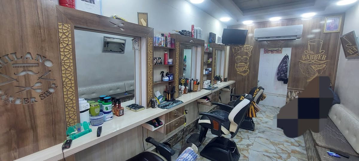 سلام وعليكم ميز محل حلاقة ومرايات كاملة للبيع للاستفسار ***********
