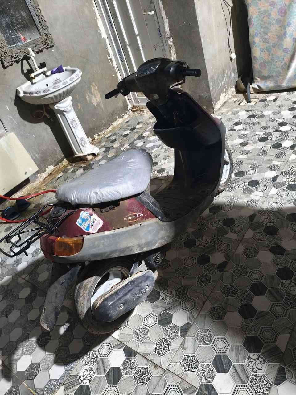 سلام عليكم شباب دراجه بطه البيع دراجه شغاله كهربائيت كله شغاله عوزه بس اشايركدام وقاعده مال اكلوب وشاصيه مكفول بيه صوت بل اسكن يرادله تنضيف وتبديل بوربوينت سلفه شغال بس ضعيف لن تجاري دراجه شلع فول سعره170وبيه مجال مكاني حيره ***********
