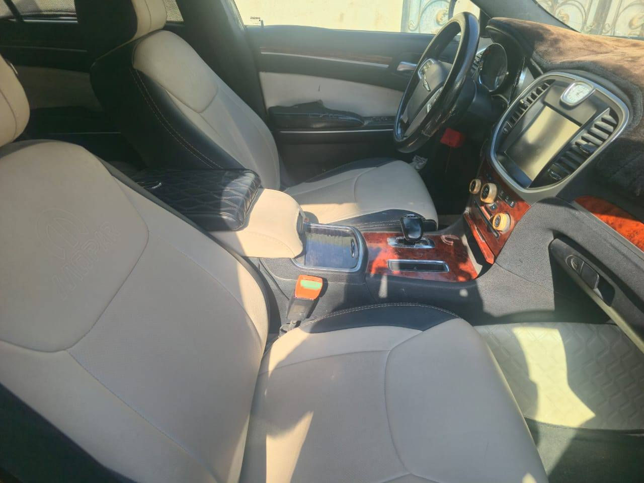 أوباما كراسيلر للبيع موديل ٢٠١٢ كلين بدون حادث جاهزه من تريد حداديه هزه جديده تخم تاير بصره بسمي شرط تحويل سنويه جديده سونار موجود السعر١٥٠ ورقه بيه مجال كلش قليل رقم الهاتف ***********
