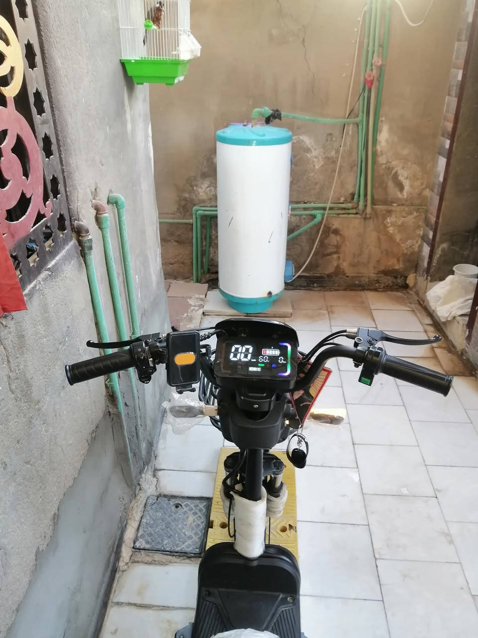 السلام عليكم دراجه شحن للبيع موديل 2026 بل كارتون قبل 20 يوم اخذته بل جيس فول مواصفات 
1 تشغيل عن بعد 
2 جهاز انذار سرقه 
3 لد عالي وناصي
4 خمس بطاريات دبل 
5 ربط جهاز بل ابلاتوث وصوت عالي مالت الربط 
6 هورن بيه فول 
مواصفات بعد بيهه هواي راسلني خاص وتدلل السعر خاص مكاني الرميثه حي الشهداء 👌🦅😉


**إذا كنت صاحب هذا الإعلان وتريد حذفه لأي سبب، رجاءا أرسل رسالة إلى الدعم الفني**