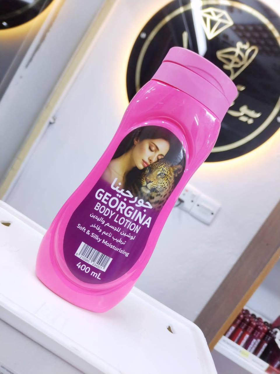 لوشن جسم لعناية افضل للبشرة 
ترطيب ونعومة وتبيض 💫
سعر القطعة (2000)فقط.
للحجز والاستفسار واتس اب 0786 487 9168
انستا masa91738

