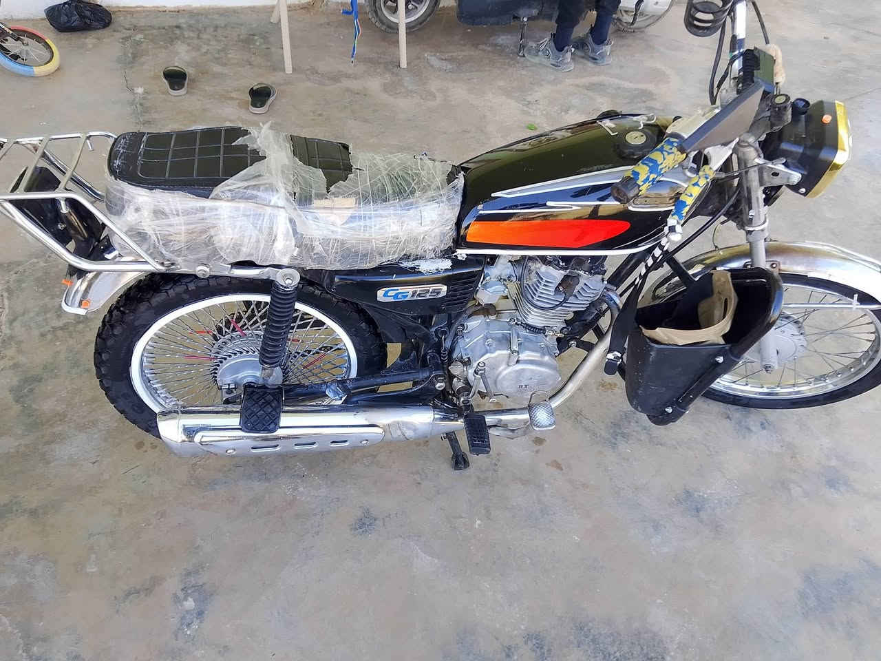 السلام عليكم دراجه نامه برو مديل 18محرك تايكر الدراجة خير من الله لا نقص ولا تبخير  دراجه كامله كهربايات جدد والسعر 325 وبيه مجال حك الجيه مكان ديالئ شهربان ***********
